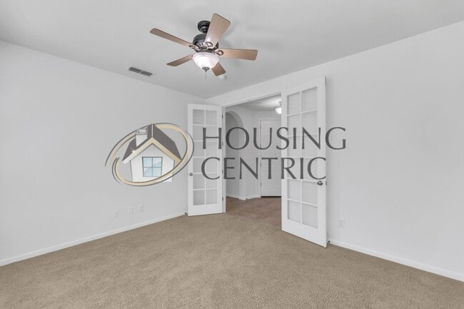 Building Photo - Beautiful Executive Home w/ Pool on 1/2 Ac...