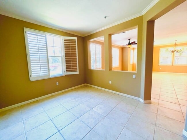 Building Photo - Beautiful 3BD/3BA, Two-Story Corner Unit C...