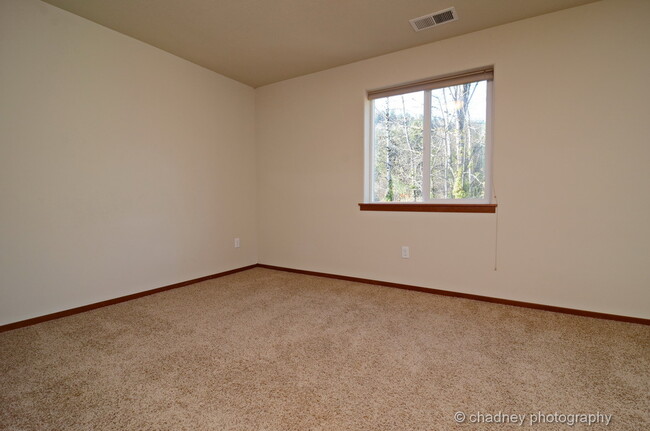 Building Photo - Beautiful Townhome! Flawless Location!