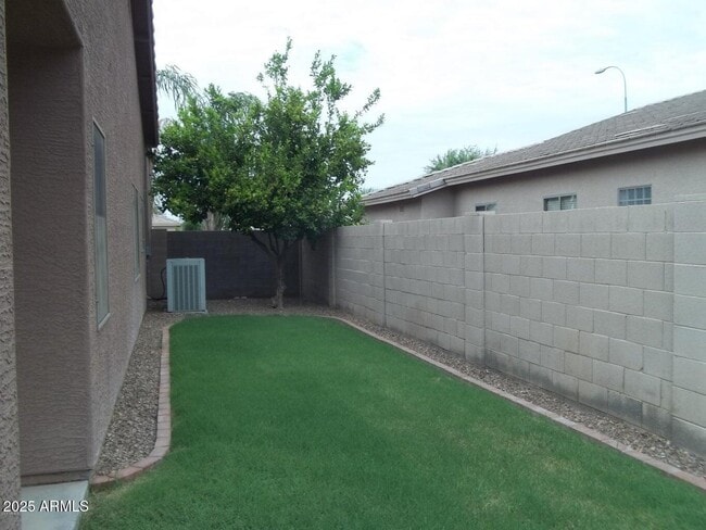 Building Photo - 2037 E Riviera Dr