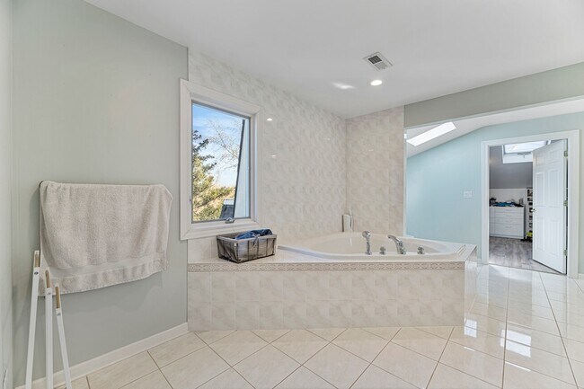 Building Photo - 2419 Cumberland Cir