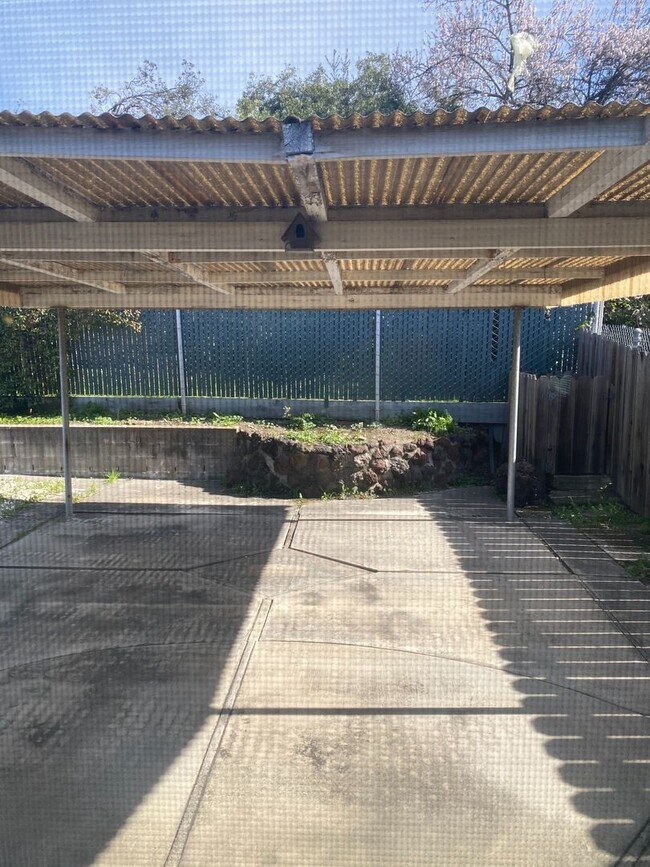 Building Photo - Immaculate shape 3 bedroom 2.5 bath home in San Leandro