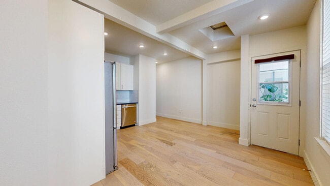 Building Photo - 644A Natoma St