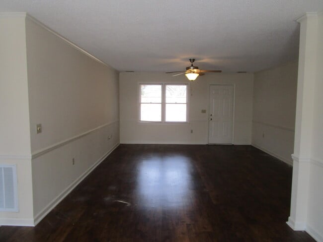 Building Photo - 110 Delorme Ct