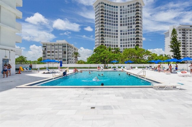 Building Photo - 5601 Collins Ave