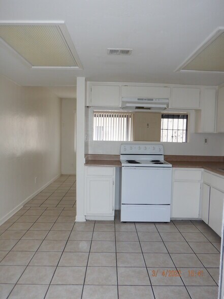 Building Photo - 1535 E 29th Ave