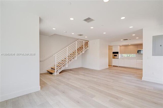 Building Photo - 816 84th St