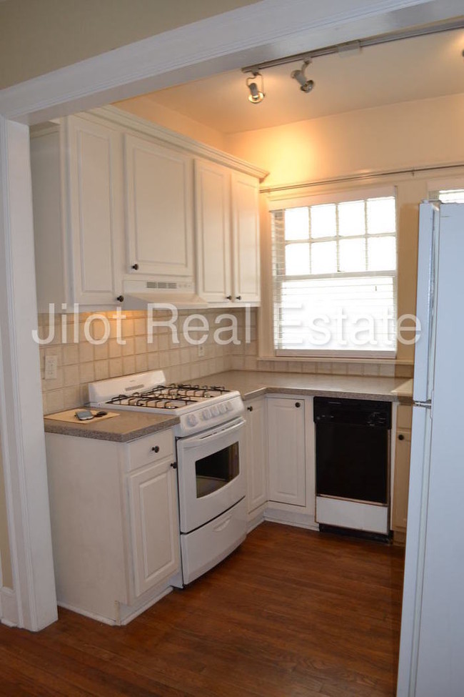 Building Photo - 673 Boulevard NE