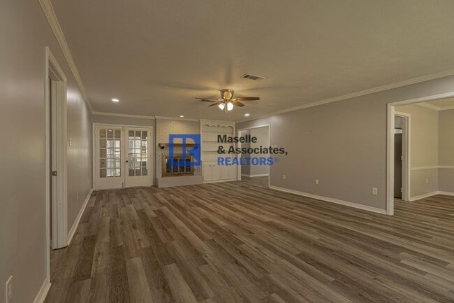 Building Photo - Charming 4-Bed, 2.5-Bath Home in the Heart...