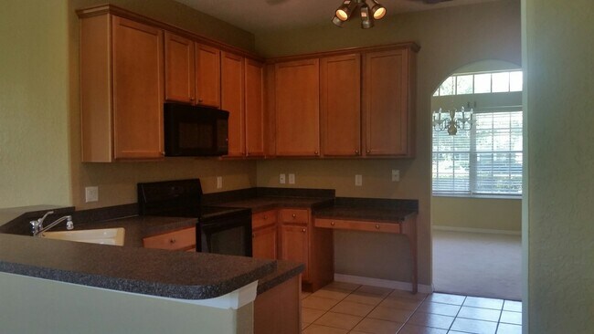 Building Photo - 350 Lake Amberleigh Dr
