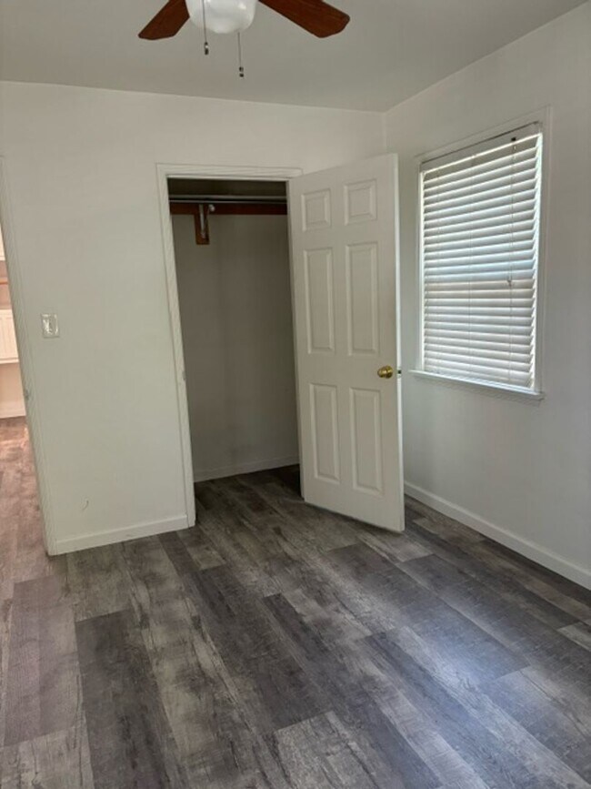 Building Photo - 821 Vine St