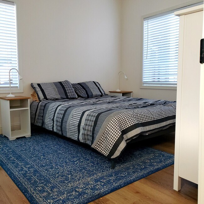 Main bedroom, a quiet oasis - 1406 Blake St