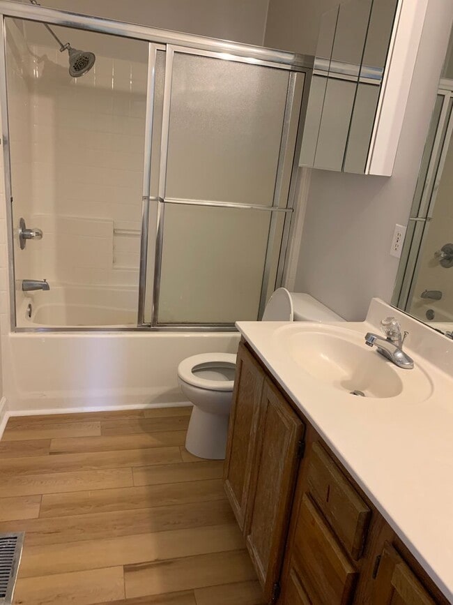 Building Photo - 3  Bedroom Townhome