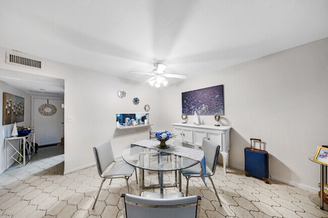 Building Photo - 19051 NE 2nd Ave