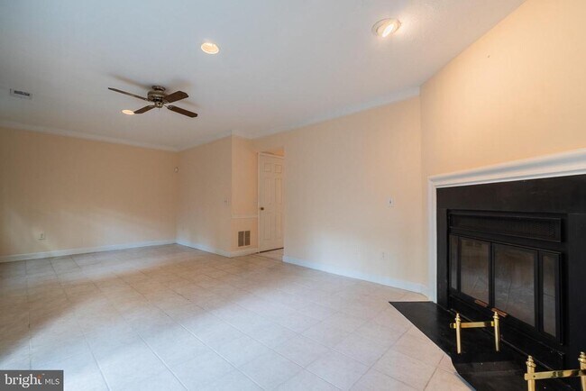 Building Photo - 3548 S George Mason Dr