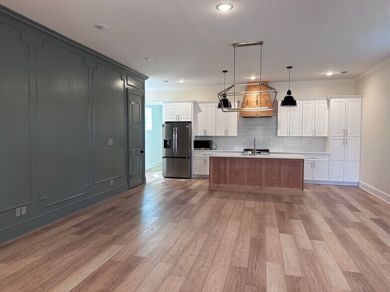 Building Photo - 226 McCowat St