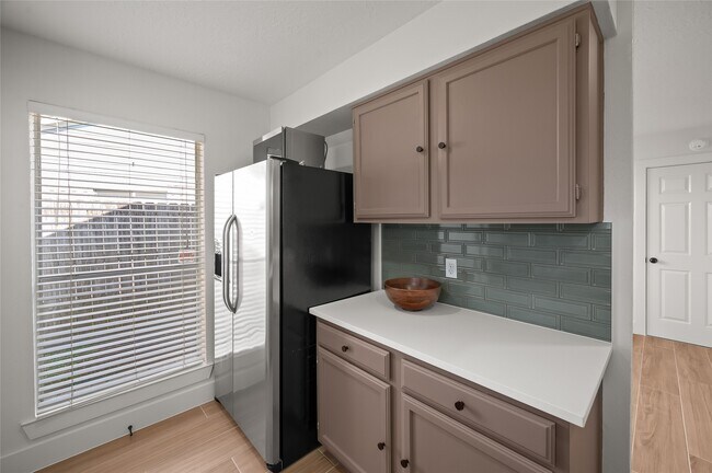 Building Photo - 303 Knoll Forest Dr