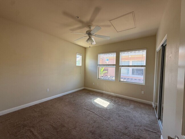 Building Photo - 2 Bed | 2 Bath | 1300 SF | Private 2 Garage | Private One Car Garage | Owner pays WS&G