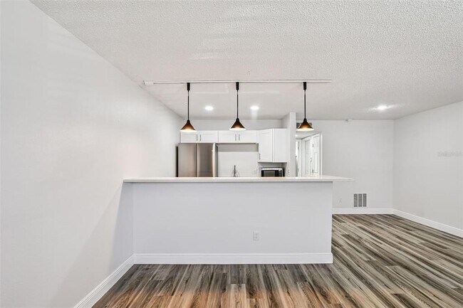 Building Photo - 9125 Tudor Dr