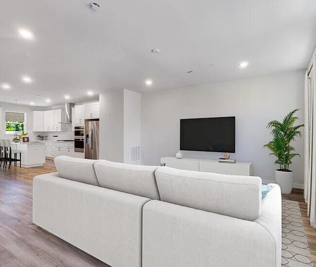 Family Room - 306 Bennetts Ct