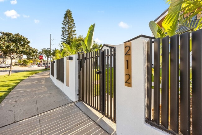 Building Photo - 212 W 64th St