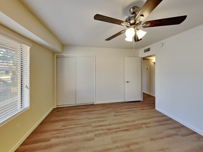 Building Photo - 421 E Encinas Ave