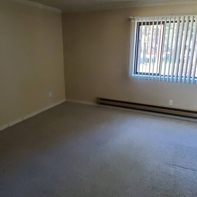 Building Photo - New Listing! LONG TERM: Great Amenities! Spacious Interior! Private Beach!