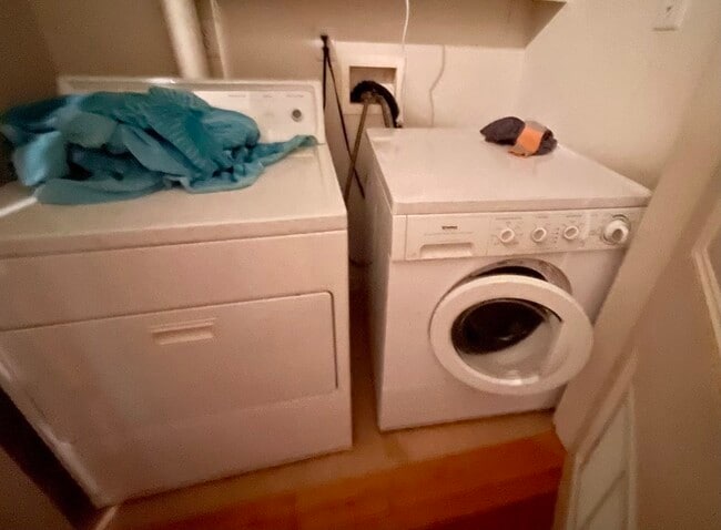 Building Photo - 79 Aspinwall Ave