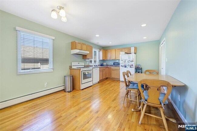 Building Photo - 260 Garibaldi Ave