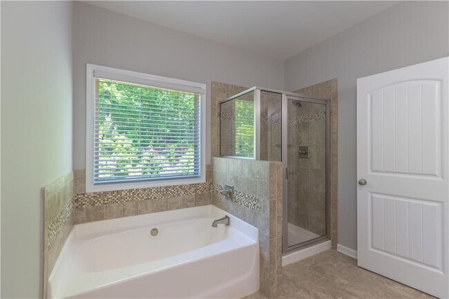 Building Photo - 5046 Apple Grove Rd NE