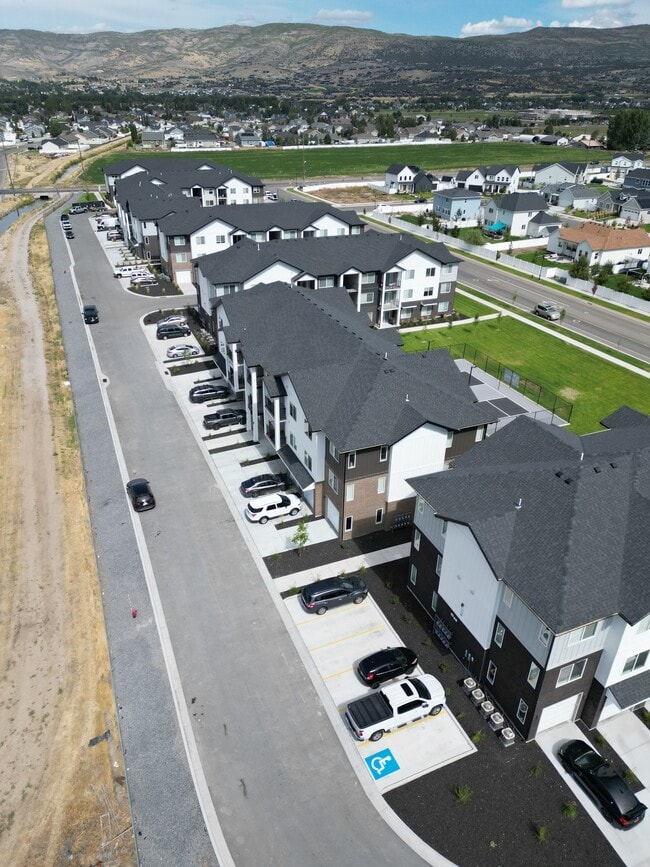 Building Photo - 1322 S Sawmill Blvd