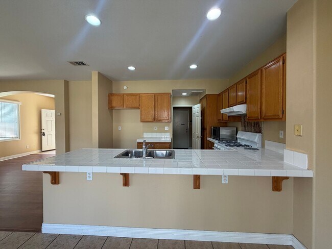 Building Photo - 1683 Falcon Peak St