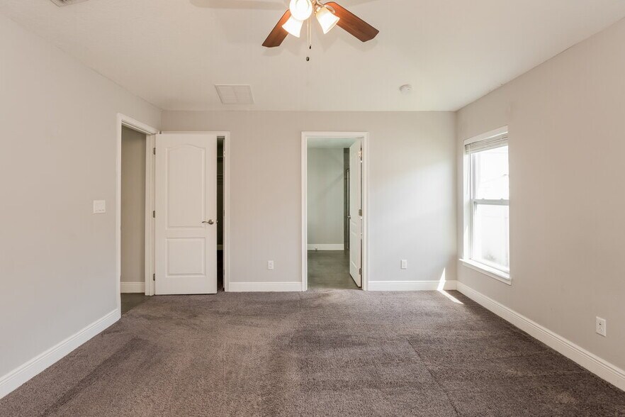 Building Photo - 433 Bloomfield Dr