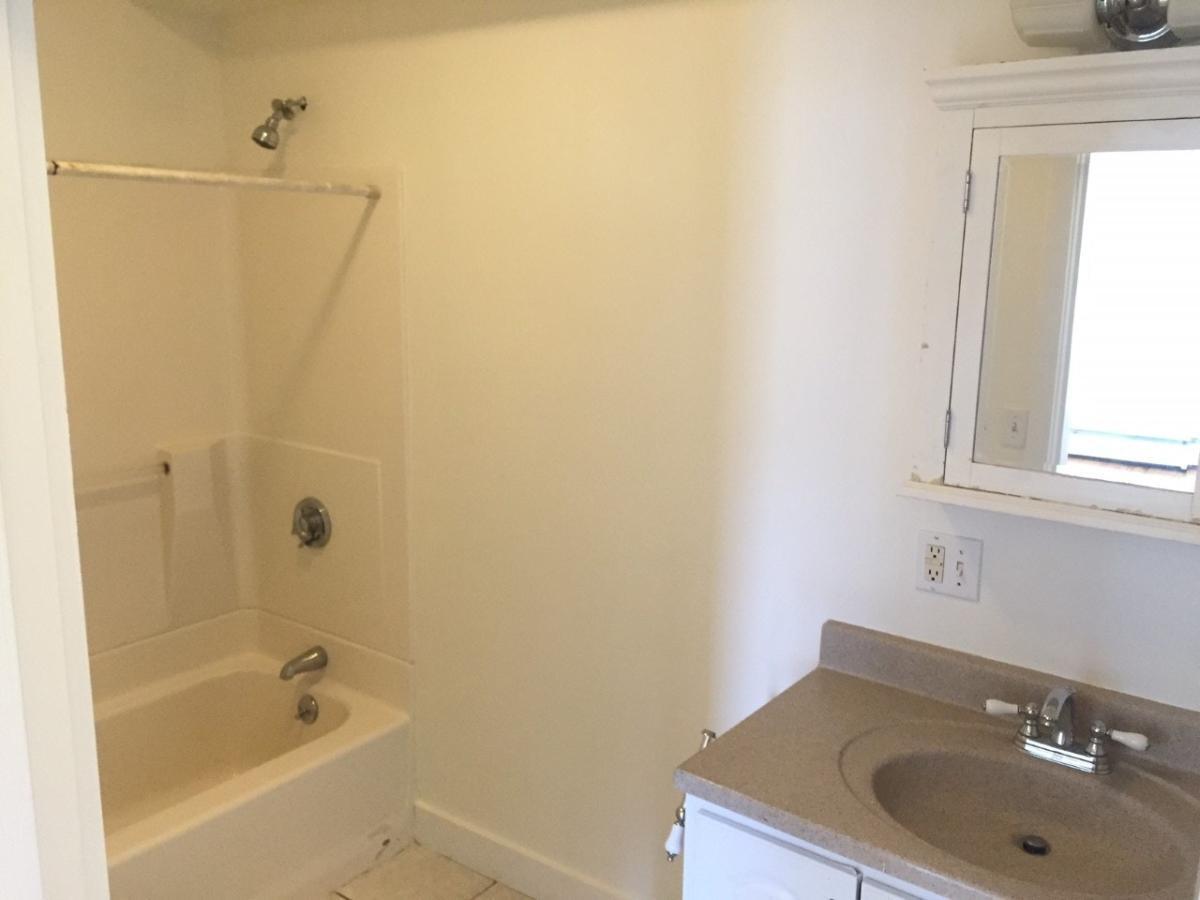 Building Photo - 374 Thames St