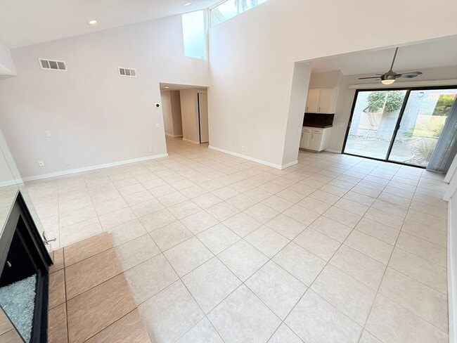 Building Photo - Beautifully Remodeled Condo in Saddlerock Estates