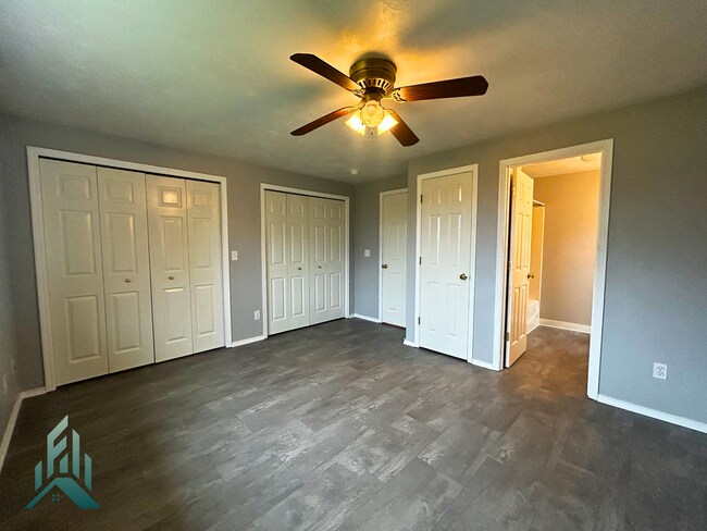 Building Photo - Updated 3 Bed 2 Bath Home