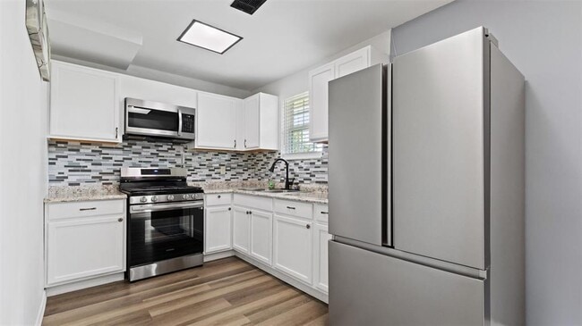 Building Photo - 12402 River Trail Dr