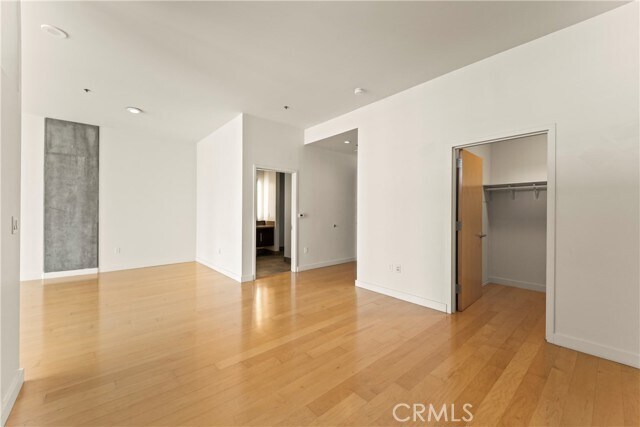 Building Photo - 1100 S Hope St