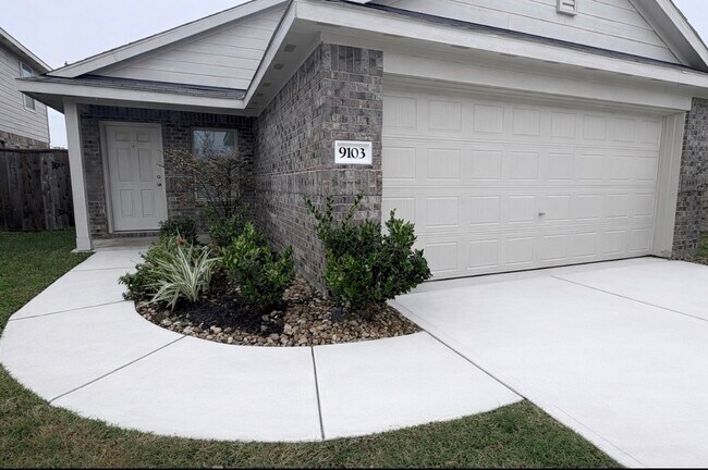 Building Photo - 9103 Estes Lks Dr