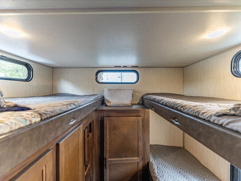 Building Photo - 1905 W St Louis St