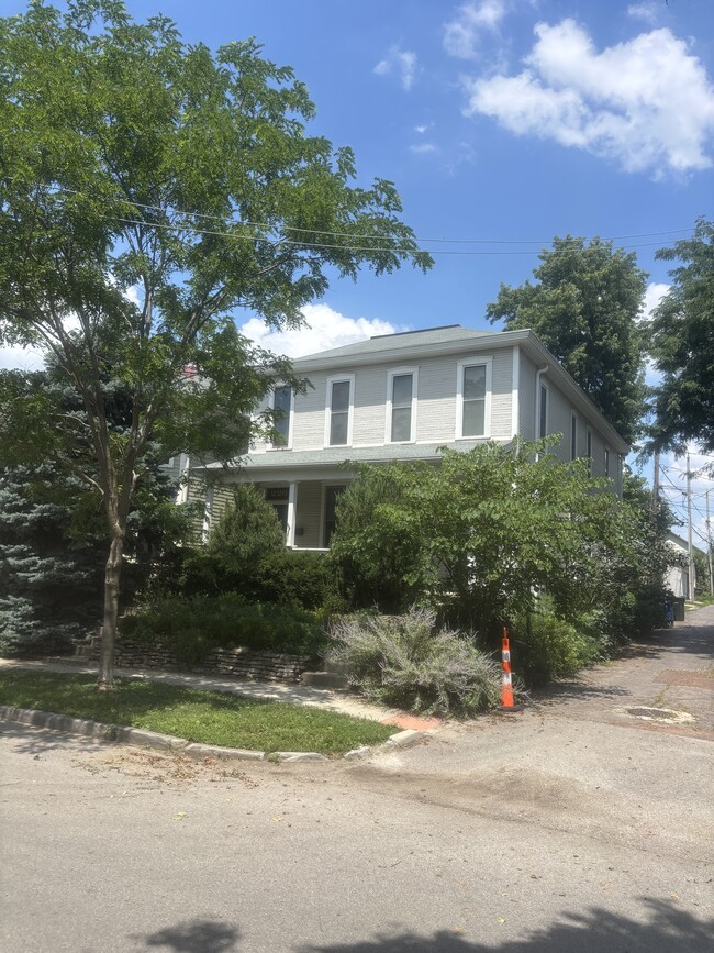 Building Photo - 226 W 2nd Ave