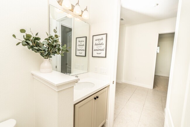 Building Photo - Dog-Friendly Laureate Park Home | 3 Bedrooms + Office Near Trails