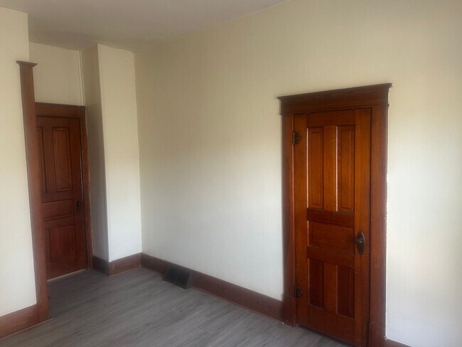 Building Photo - an0603
