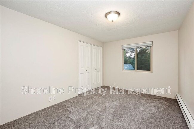 Building Photo - 2085 Brittany Ln