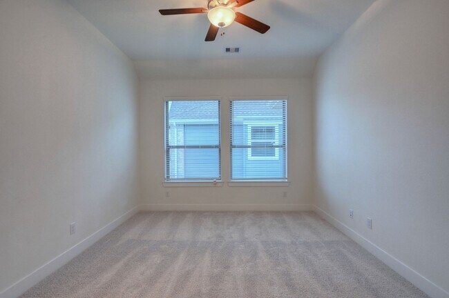 Building Photo - 1535 Crystal Stream Dr