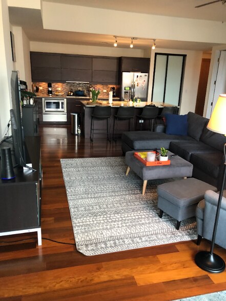 Building Photo - 1624 W Division St