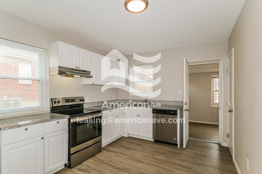 Building Photo - 2370 S Milton Ave