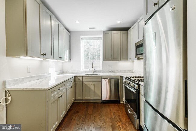 Building Photo - 1331 S Dover St