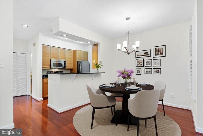 Building Photo - 5909 Barbados Pl