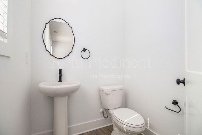 Building Photo - 205 Firefly Cir